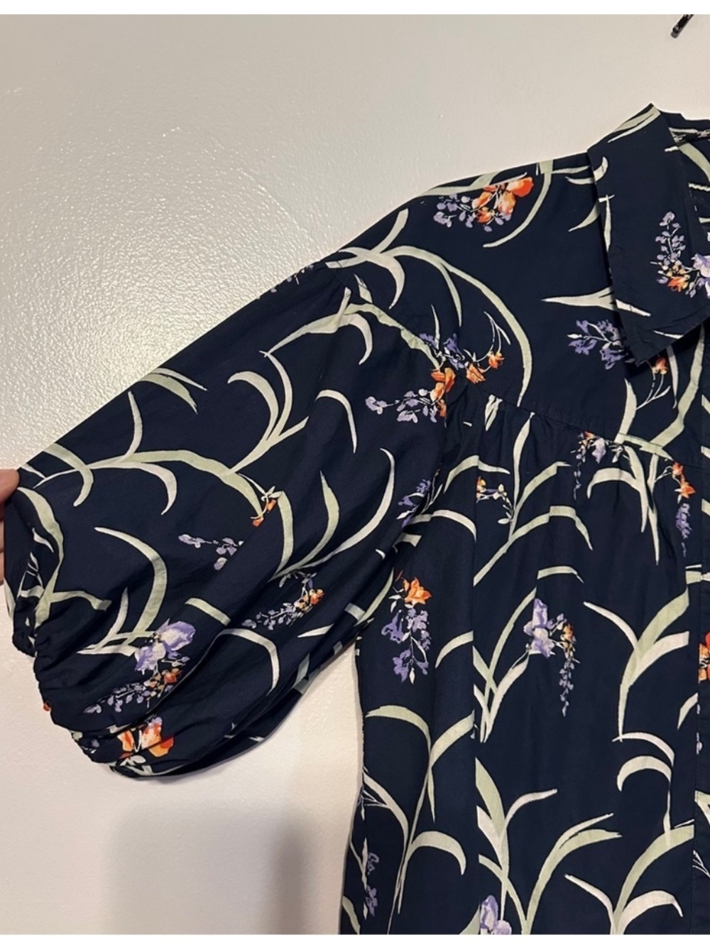 Anthro Maeve Bubble Sleeve Cotton Floral Blouse size Small Navy - Picture 5 of 5